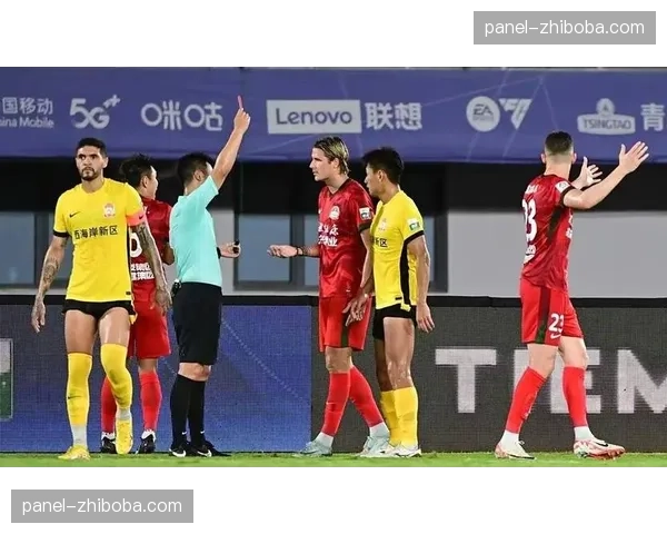 争议判罚主导比赛,里尔主帅因抗议判罚被红牌罚下 争议判罚主导比赛,里尔主帅因抗议判罚被红牌罚下