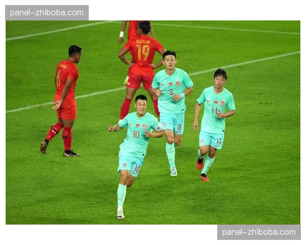 中国U20女足战胜乌兹别克斯坦后球员相拥庆祝重返世青赛 中国U20女足战胜乌兹别克斯坦后球员相拥庆祝重返世青赛